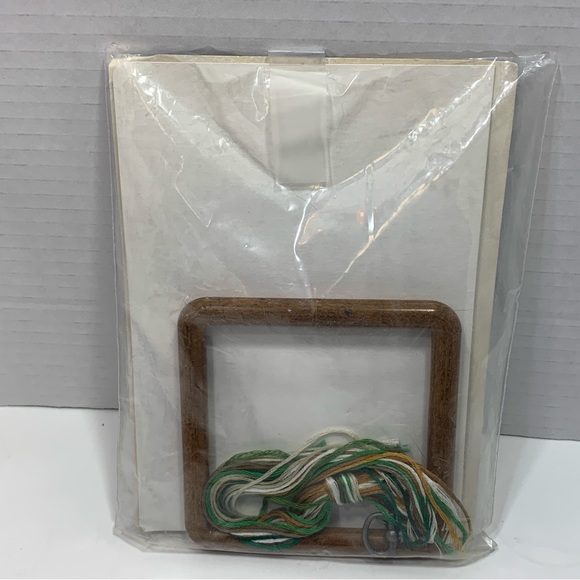 💕2/$20💕 Dale Burdett Country Cross Stitch Kit Treasure Memories Daisy with frame - Picture 5 of 5